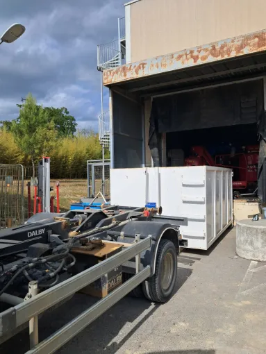 Location de benne avec un caisson de 10 m³ à Montpellier, Mèze, FRTP