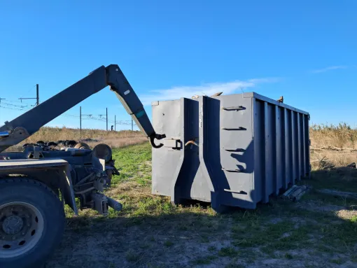 Benne 30m³ de bois à Sète , Mèze, FRTP