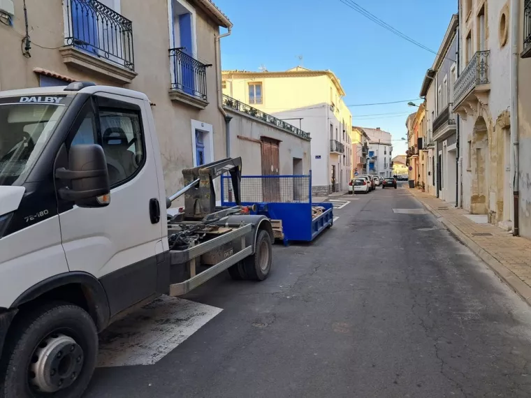 Benne 3m³ gravats avec petit PL 7t pour accès limités, Mèze, FRTP