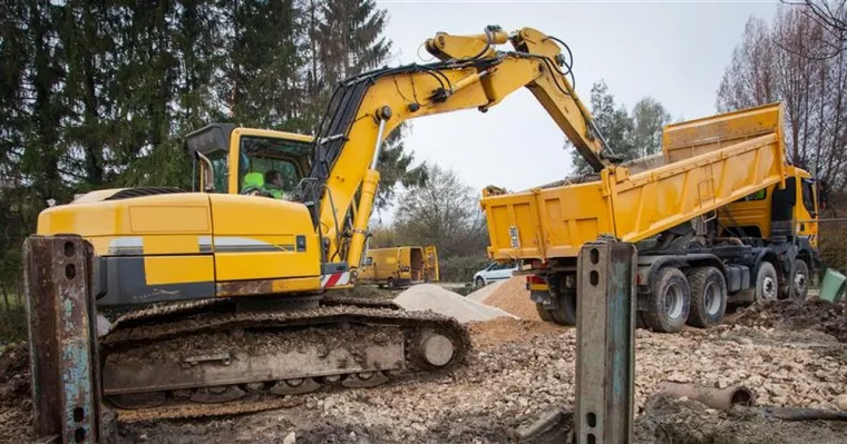 À qui s'adresser pour une évacuation de terre sur terrain privé ?, Mèze, FRTP