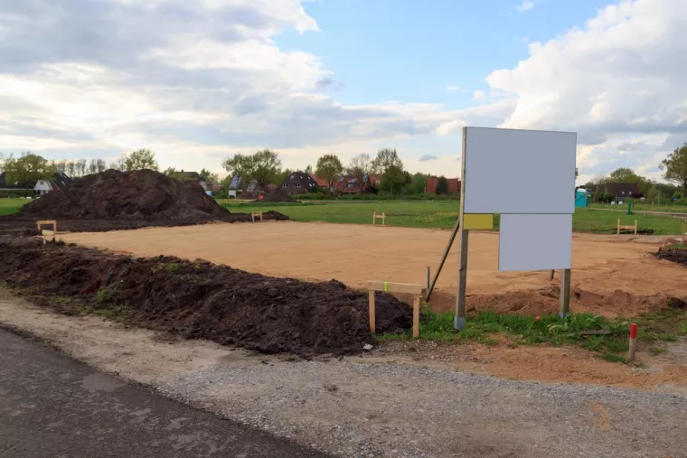 Création d'un terrain de pétanque avec accès difficile par une entreprise de terrassement, Mèze, FRTP