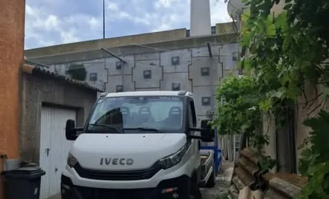 Location camion benne avec chauffeur en accès difficile à Sète, Mèze, FRTP